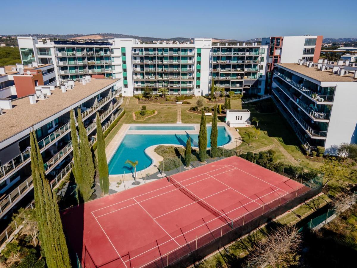 Superbe Appartement Spacieux Avec Terrasse Vue Piscine ヴィラモウラ エクステリア 写真