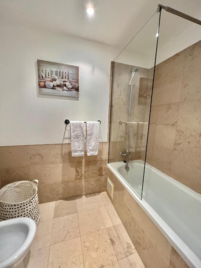 Superbe Appartement Spacieux Avec Terrasse Vue Piscine ヴィラモウラ エクステリア 写真